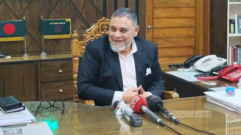 আওয়ামী লীগের বিষয়ে ‘আদালত’ ও ‘রাজনৈতিক ফয়সালার’ অপেক্ষায় থাকবেন সিইসি