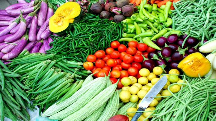 সবজি কেনায় অস্বস্তি দূর হয়েছে ক্রেতাদের।