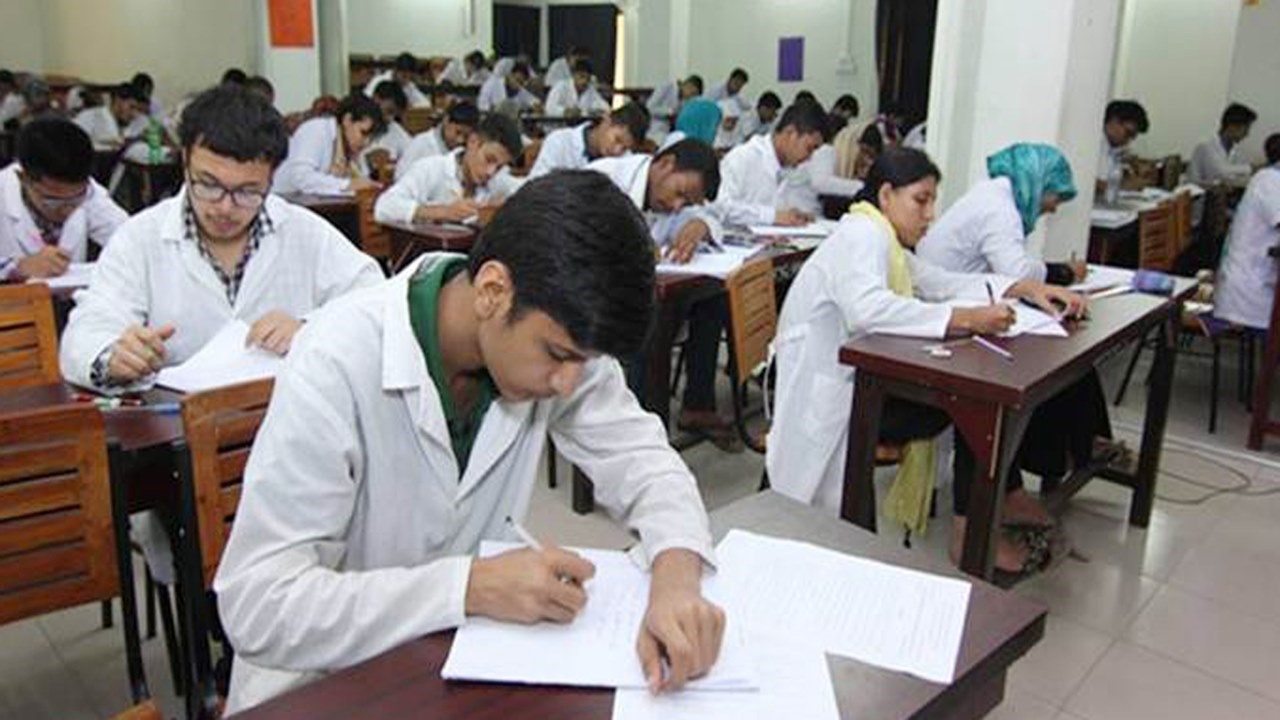 এমবিবিএস ভর্তি যুদ্ধে নামছেন ১ লাখ ৩৫ হাজার শিক্ষার্থী