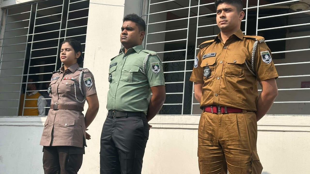 পুলিশ,র‌্যাব,, আনসারের পোশাক পরিবর্তনের সিদ্ধান্ত চুড়ান্ত: স্বরাষ্ট্র উপদেষ্টা