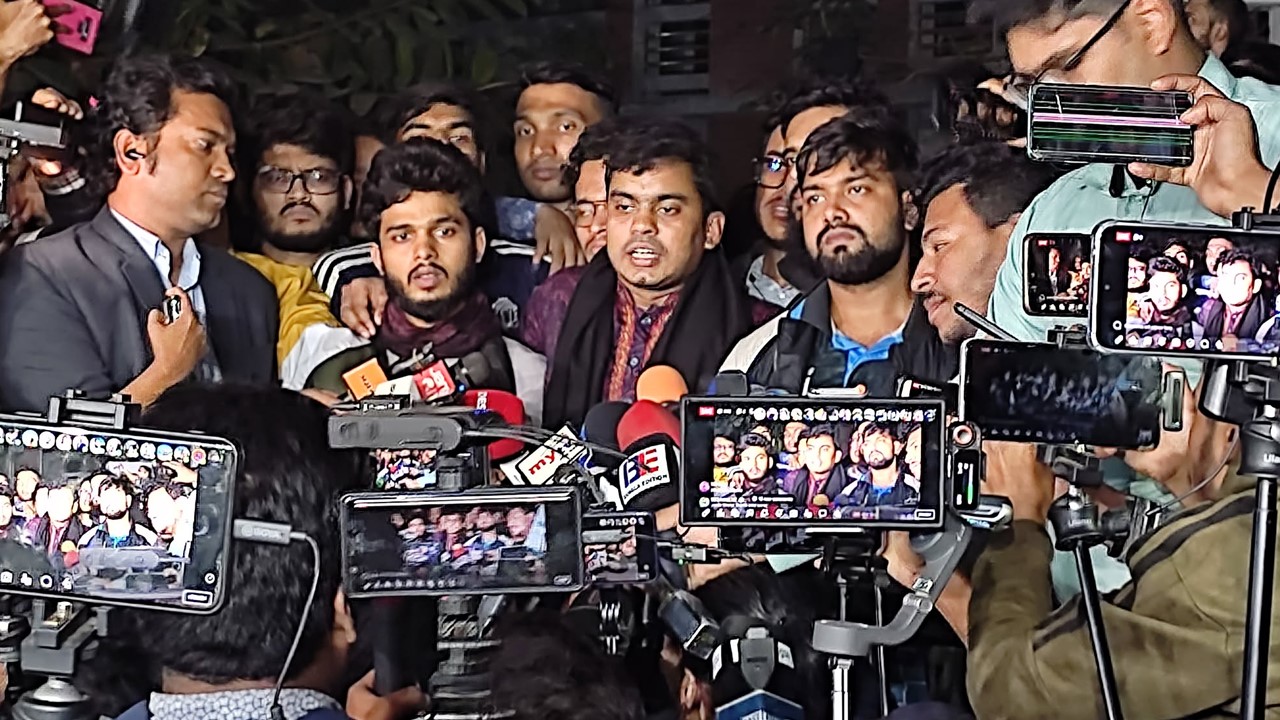 দাবি আদায়ে আবারও ২৪ ঘন্টার আলটিমেটাম ৭ কলেজ শিক্ষার্থীদের