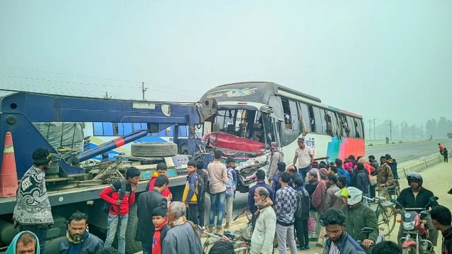 রংপুরে ঘন কুয়াশায় ৬ গাড়ির সংঘর্ষ, আহত ২৫
