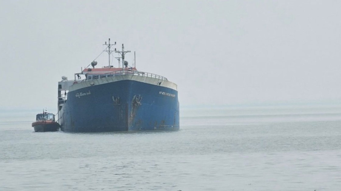 মুক্তি পেল আরাকান আর্মির আটক করা জাহাজ