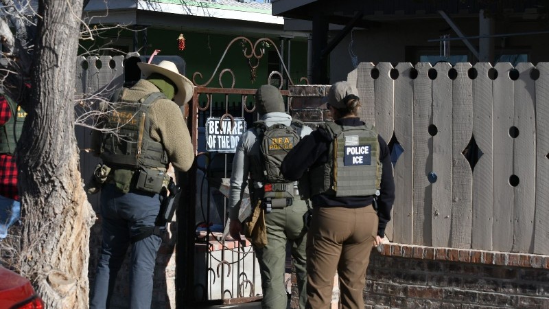 ৯ দিনে ৭ হাজার ২৬০জন অবৈধ অভিবাসী গ্রেপ্তার করেছে যুক্তরাষ্ট্র