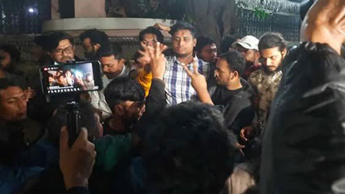 দাবি পূরণের আশ্বাসে যমুনার সড়ক ছাড়লেন জুলাইয়ে আহতরা