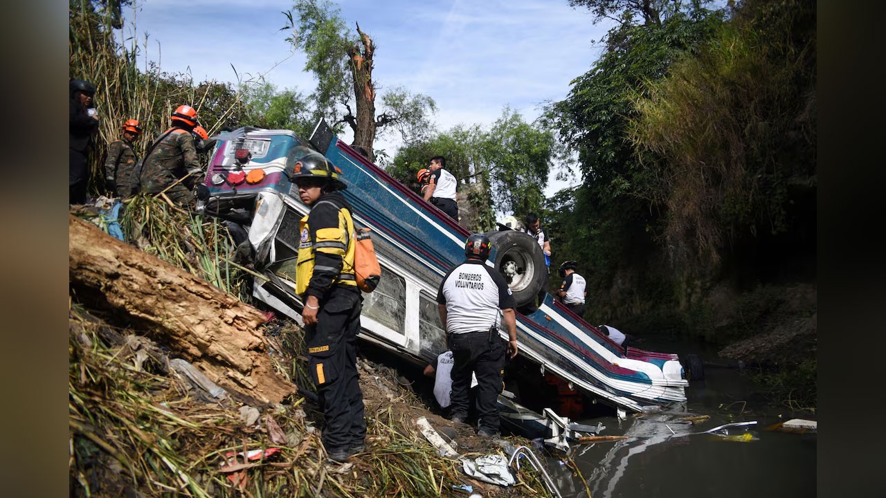 মধ্য-আমেরিকার গুয়াতেমালায় বাস খাদে, নিহত অন্তত ৫১