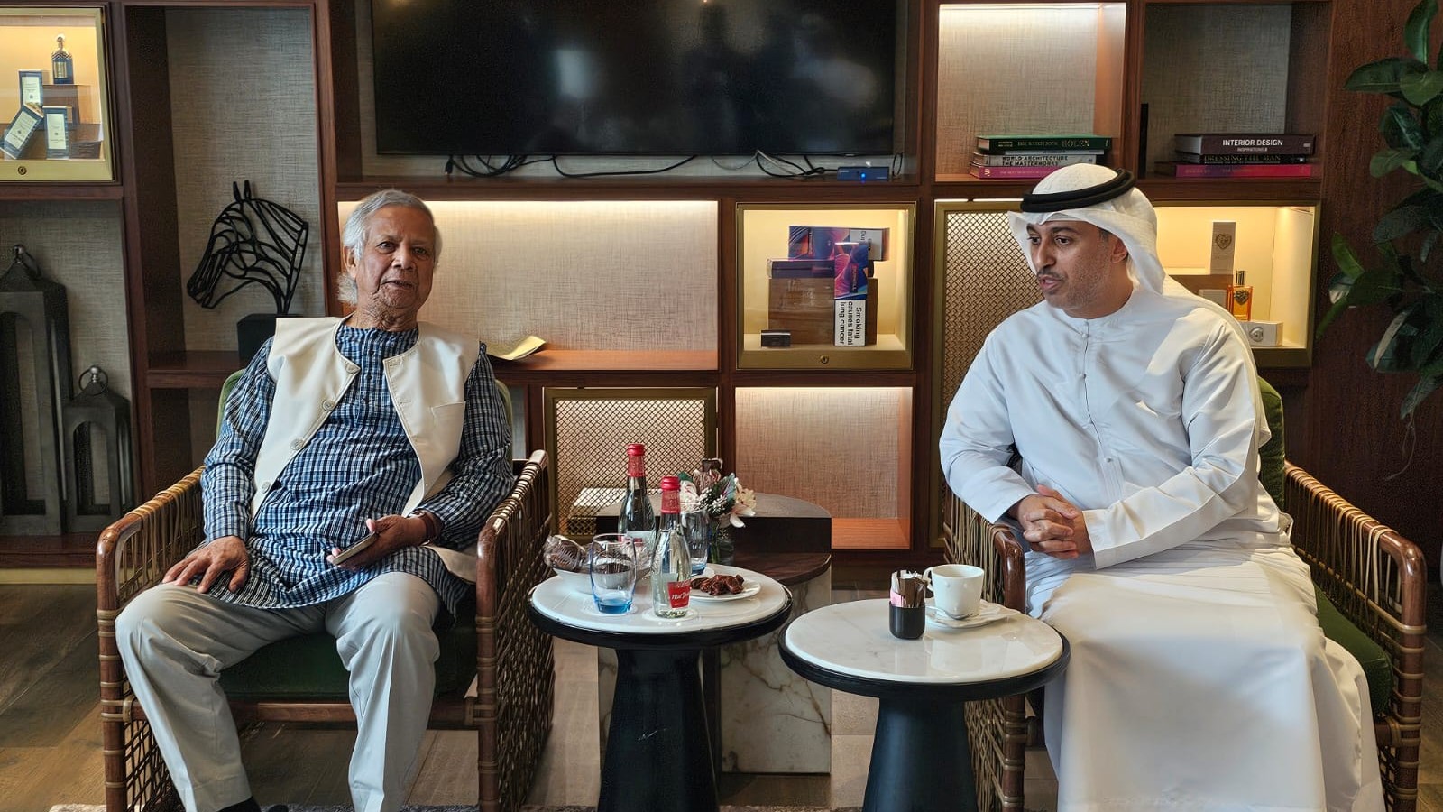 আমিরাতেকে ভিসা নিষেধাজ্ঞা প্রত্যাহার ও কর্মী নেয়ার আহ্বান প্রধান উপদেষ্টার