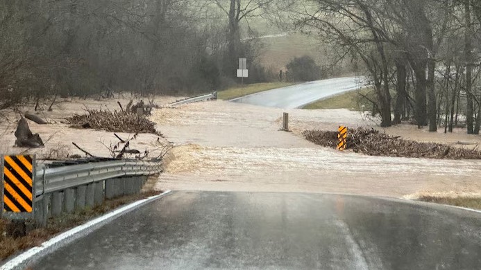 আমেরিকায় ভয়াবহ বন্যায় নিহত ৯