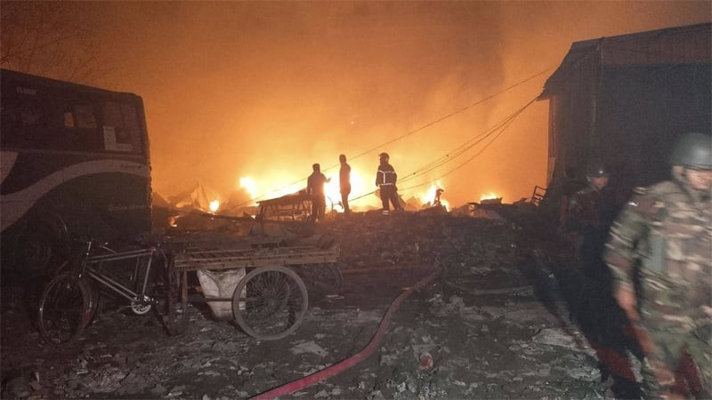 গাবতলী বস্তির আগুন নিয়ন্ত্রণে, পুড়েছে দেড়শো ঘর