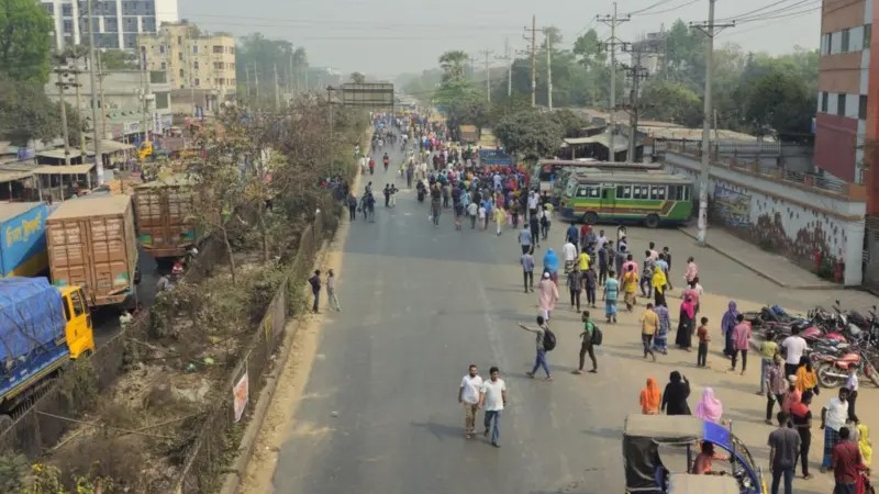 ট্রাকচাপায় গার্মেন্টস শ্রমিক নিহত, ঢাকা-ময়মনসিংহ মহাসড়ক অবরোধ