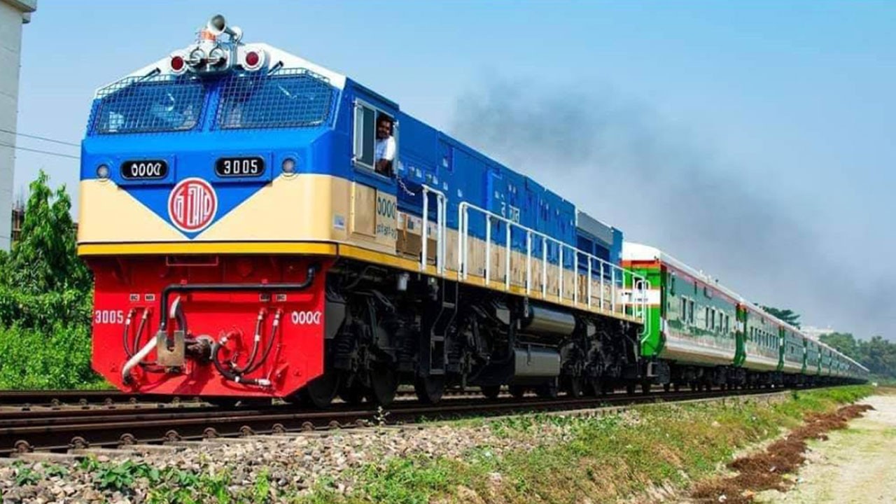 বিক্রির শুরুতেই শেষ ট্রেনের অগ্রিম টিকিট