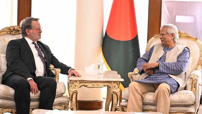 হিন্দুদের ওপর হামলা রাজনৈতিক : প্রধান উপদেষ্টা