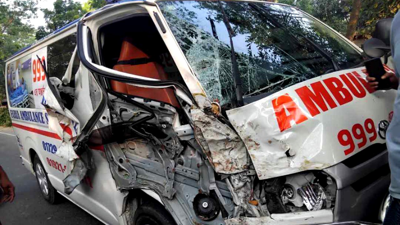 যশোরে সড়ক দুর্ঘটনায় নিহত ৩