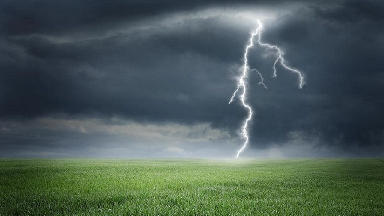 নেত্রকোনার খালিয়াজুরীতে বজ্রপাতে তিনজন নিহত