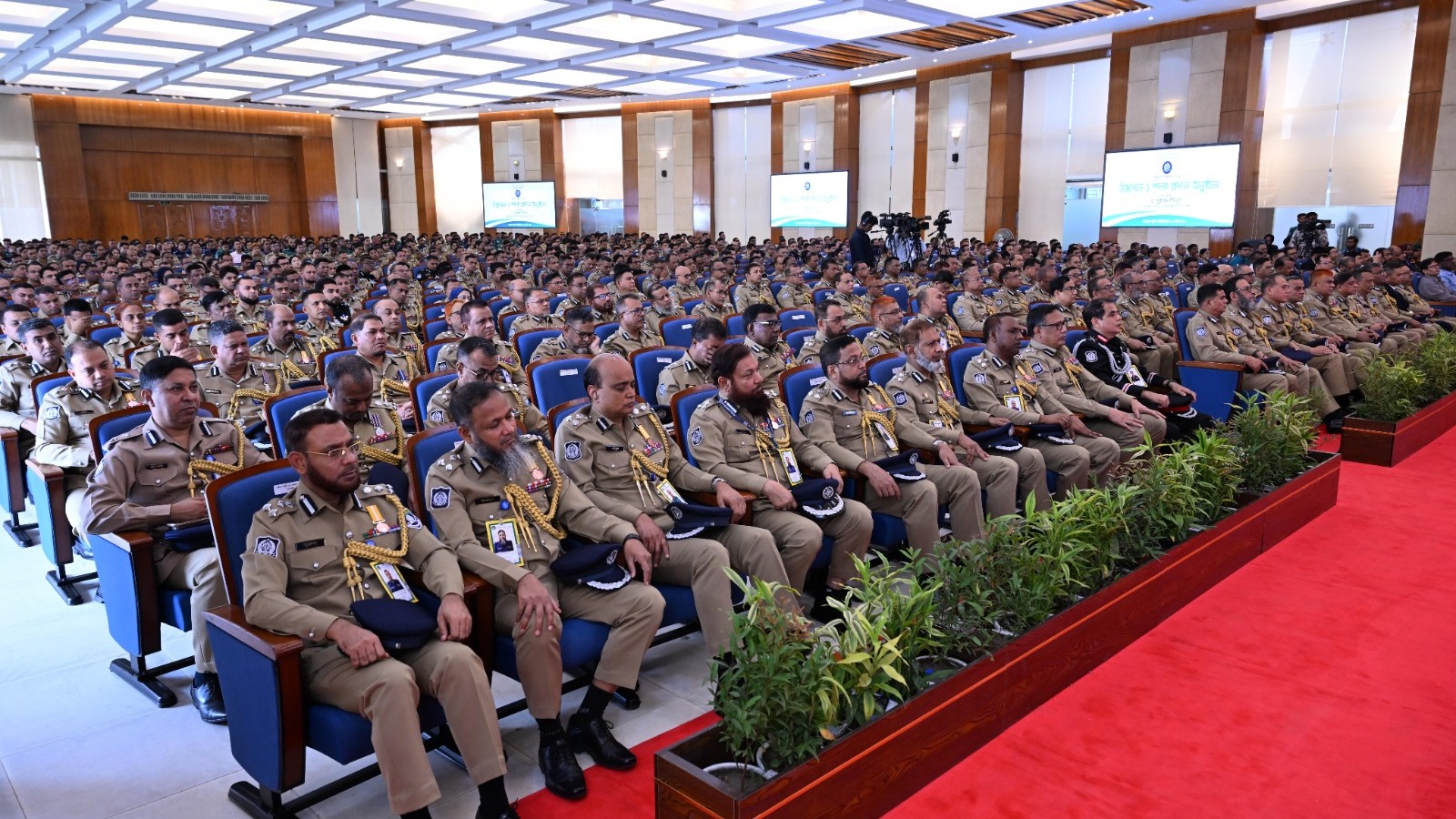 স্বৈরাচারী শাসনামলে পুলিশ হয়েছিল দলীয় বাহিনী: প্রধান উপদেষ্টা