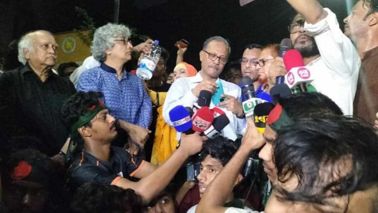 অনশন শেষ, জগন্নাথ বিশ্ববিদ্যালয়ের সব দাবি মেনে নিয়েছে সরকার