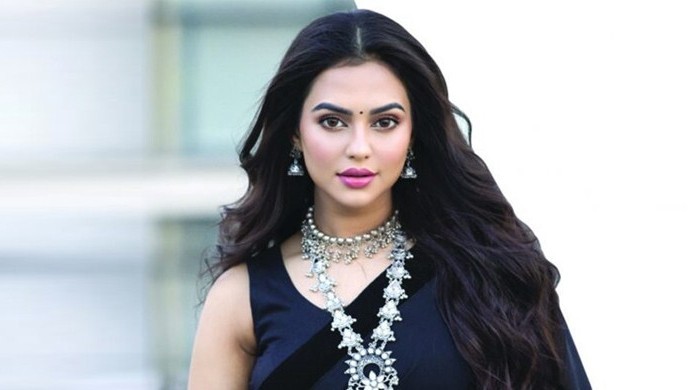 ভাটারা থানার হত্যা মামলায় ডিবিতে নুসরাত ফারিয়া