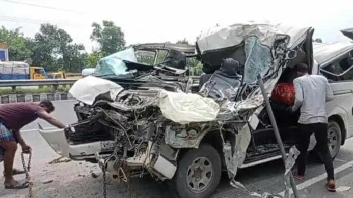 টাঙ্গাইলে সড়ক দুর্ঘটনায় ২ ছেলেসহ বাবা নিহত