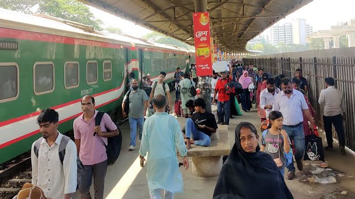 ঈদ ফিরতি পথে উত্তরবঙ্গের সব ট্রেনের শিডিউলে বিলম্ব