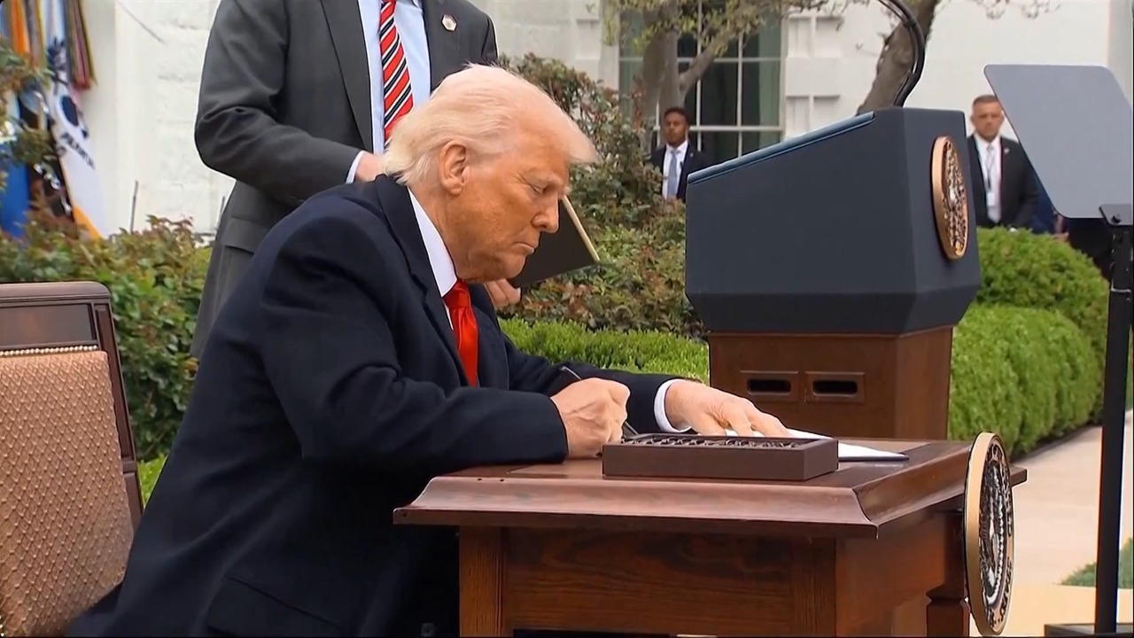 ইন্দোনেশিয়ার পণ্যে ১৯ শতাংশ শুল্ক ঘোষণা ট্রাম্পের