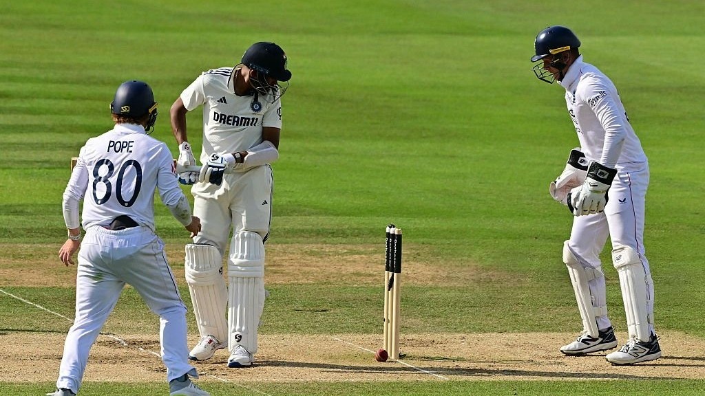 লর্ডসে আউট হয়ে চোখে জল সিরাজের