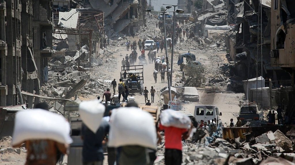 গাজায় ইসরায়েলি হামলায় বহু নিহত ক্ষুধায় বাড়ছে মৃত্যুর সংখ্যা