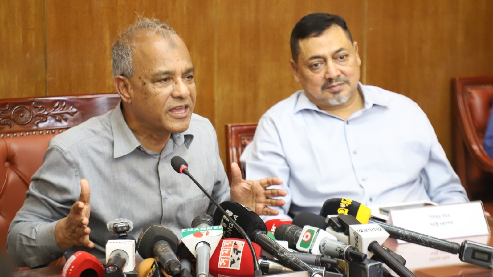 নির্বাচনের আগে এসপি ও ওসিদের লটারিতে বদলির ঘোষণা