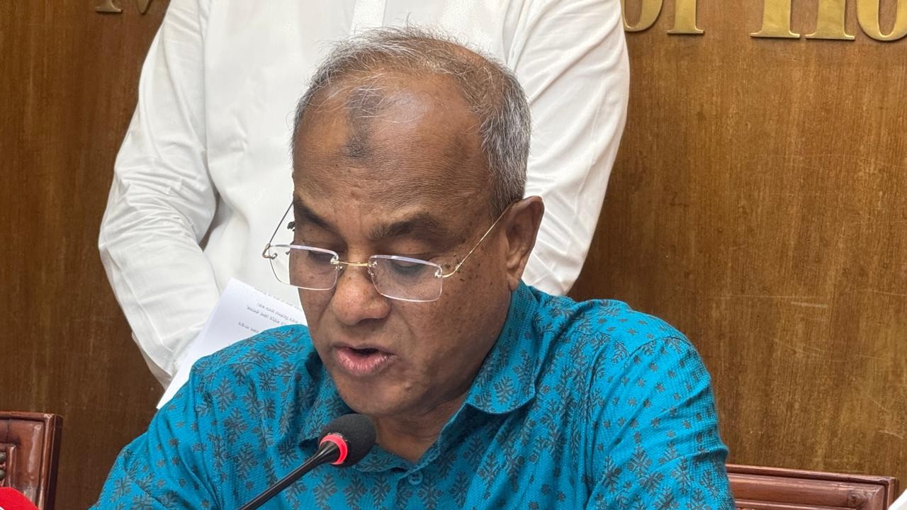 সেনা সদস্যদের বিষয়ে আইন অনুযায়ী ব্যবস্থা নেয়া হবে: স্বরাষ্ট্র উপদেষ্টা