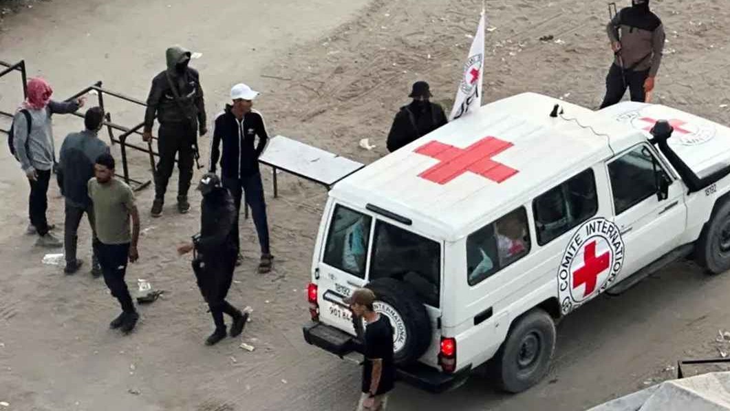 ৭ ইসরায়লি জিম্মিকে মুক্তি দিল হামাস