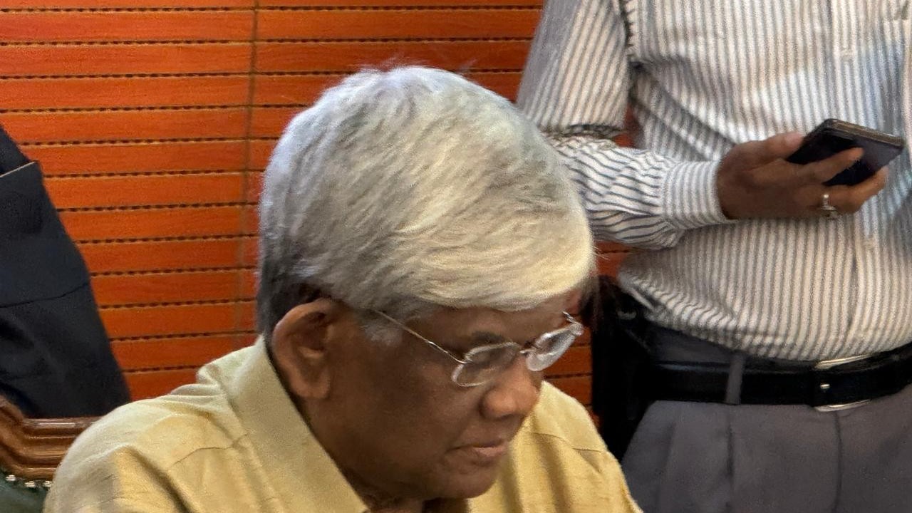 স্পর্শকাতর এলাকায় থাকবে বডি ওর্ন ক্যামেরা, আনসার ভিডিপি পাচ্ছে ১৭ হাজার শর্টগান : অর্থ উপদেষ্টা