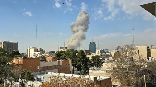 উপসাগরজুড়ে মার্কিন ঘাঁটিতে ইরানি ক্ষেপণাস্ত্র হামলা