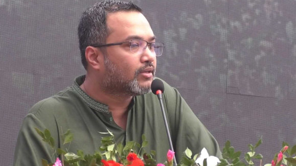 জুলাইয়ে অন্তত এক লাখ শিক্ষার্থী পাচ্ছে ব্যাগ ও পোশাক: মাহদী আমিন