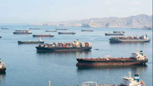 হরমুজে ২ হাজার জাহাজসহ ২০ হাজার নাবিক আটকা