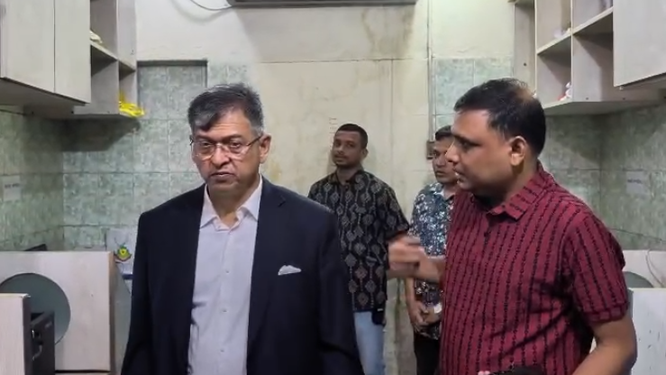 সারাদেশের থানাগুলোকে দালালমুক্ত করার নির্দেশ স্বরাষ্ট্রমন্ত্রীর