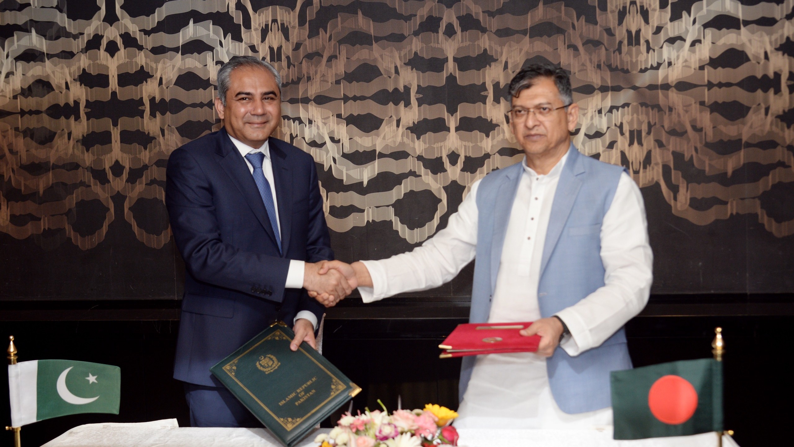 বাংলাদেশ-পাকিস্তানের মধ্যে মাদক পাচার রোধে সমঝোতা স্মারক সই