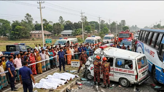 ফরিদপুরের নগরকান্দায় বাস-অ্যাম্বুল্যান্স সংঘর্ষে নিহত ৫