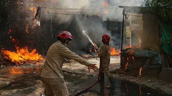 দিল্লিতে হোটেলে ভয়াবহ আগুনে নিহত ২০