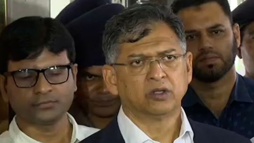 অপরাধ দমন সহায়তায় পুরস্কার ও গাফিলতিতে তিরস্কার নীতি বহাল থাকবে: স্বরাষ্ট্রমন্ত্রী