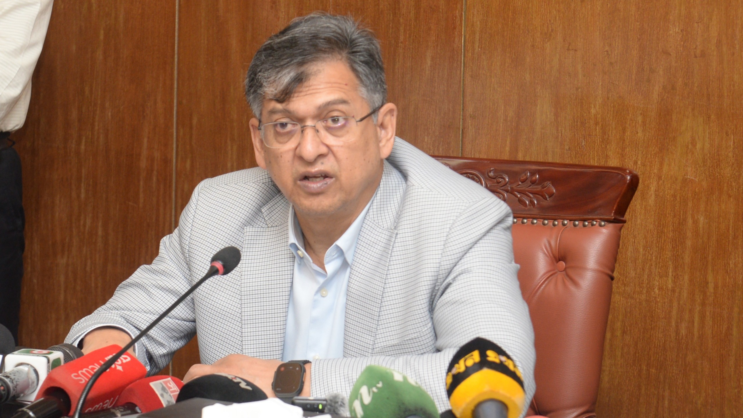 বেনজীরকে শিগগিরই ফেরাতে, প্রত্যর্পণের আবেদন করা হয়েছে: স্বরাষ্ট্রমন্ত্রী