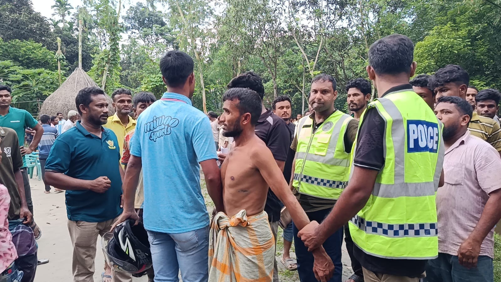 সরকারি রাস্তা নিয়ে বিরোধ, নিহত ১,আটক ১০