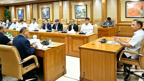 রাজধানী থেকে ফিটনেসবিহীন ও মেয়াদোত্তীর্ণ যানবাহন দ্রুত সরানোর নির্দেশ প্রধানমন্ত্রী