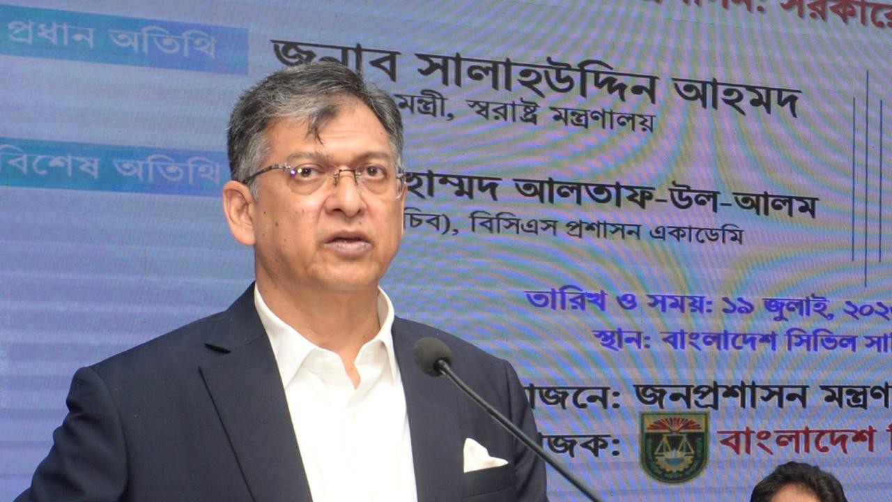 রাজনৈতিক পক্ষপাতমুক্ত থেকে দেশপ্রেম ও সততার সাথে দায়িত্ব পালন করুন-স্বরাষ্ট্রমন্ত্রী