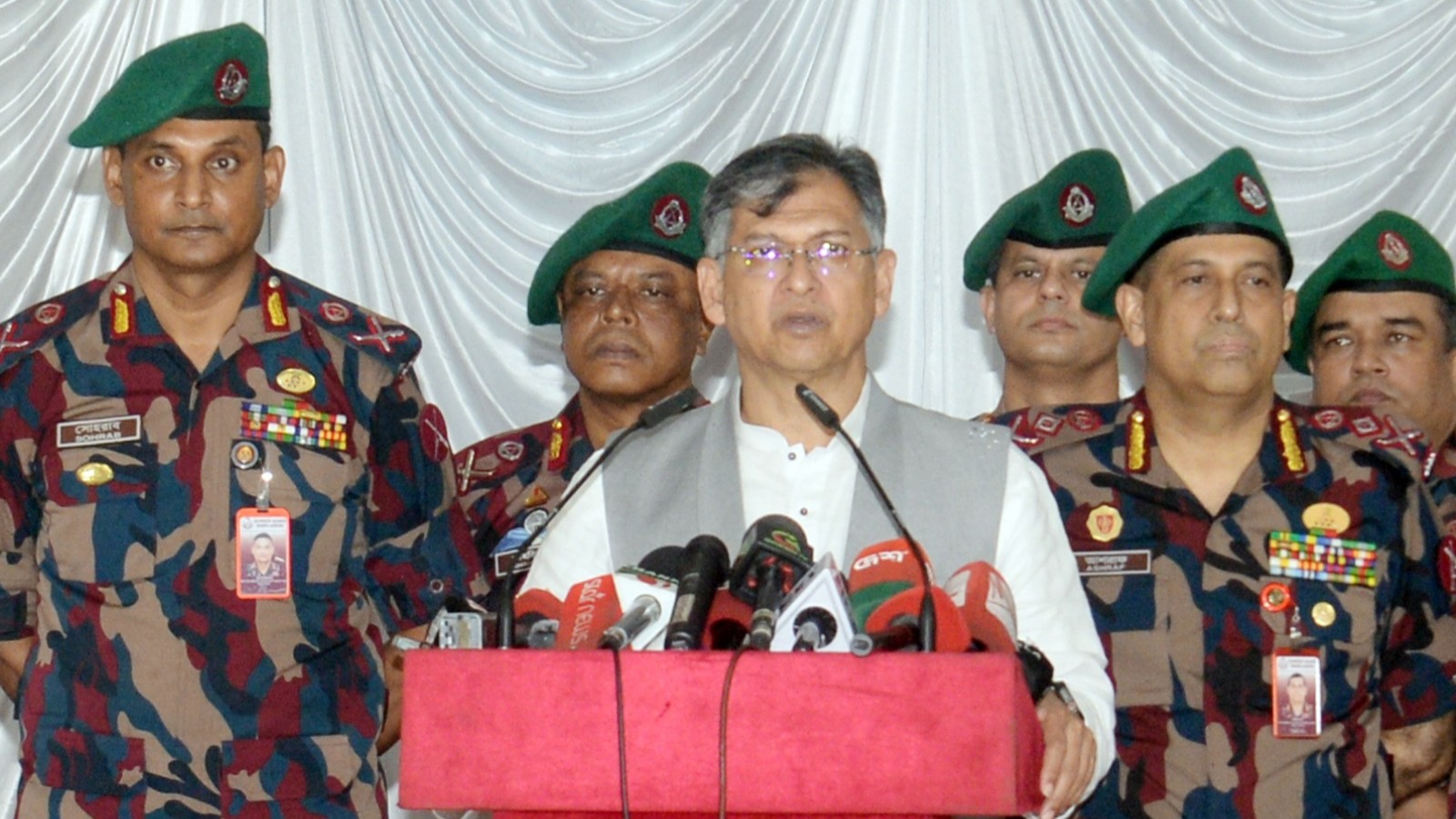 মিয়ানমার সীমান্তে ১০৮ কিমি কাঁটাতারের বেড়ার প্রাথমিক পরিকল্পনা, জাতীয় নিরাপত্তায় সর্বোচ্চ অগ্রাধিকার: স্বরাষ্ট্রমন্ত্রী