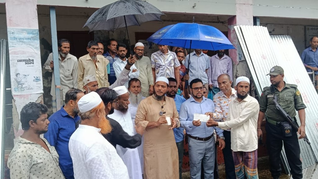 দুর্দিনে সামর্থ অনুযায়ী মানুষের পাশে দাঁড়ান: এমপি ড.শফিকুল ইসলাম মাসুদ 