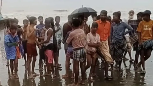 টেকনাফে রোহিঙ্গাবাহী নৌকাডুবি  উদ্ধার ১৮ জন, নিখোঁজ ১৩