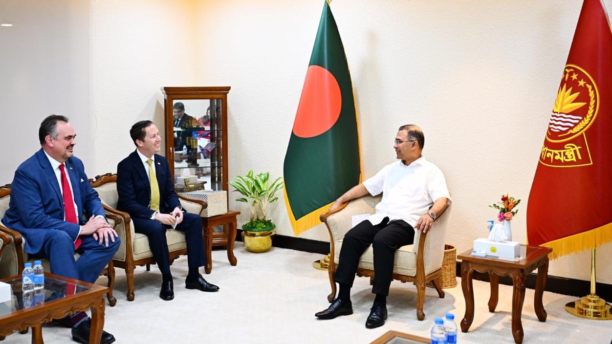 যুক্তরাষ্ট্রের দক্ষিণ ও মধ্য এশিয়াবিষয়ক বিশেষ দূত সার্জিও গোরের প্রধানমন্ত্রীর সাথে সৌজন্য সাক্ষাৎ