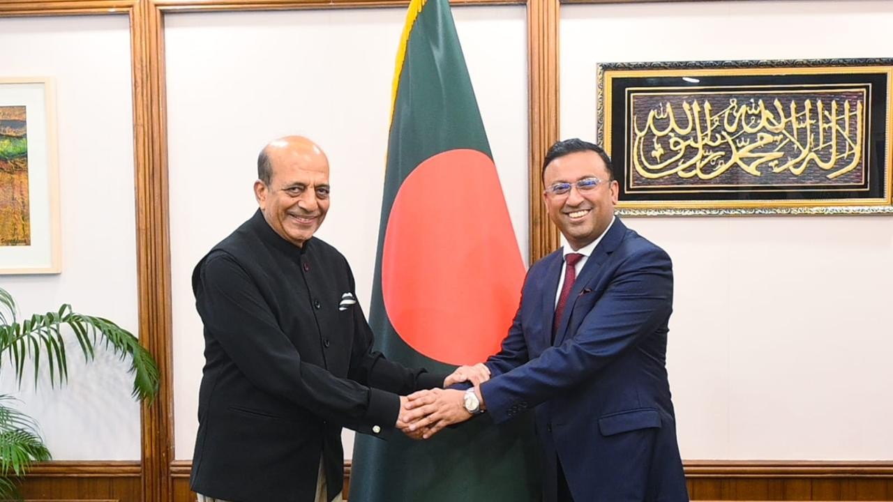 পলাতক শেখ হাসিনার বক্তব্য ঠেকাতে ভারতের সহযোগিতা চাইল বাংলাদেশ
