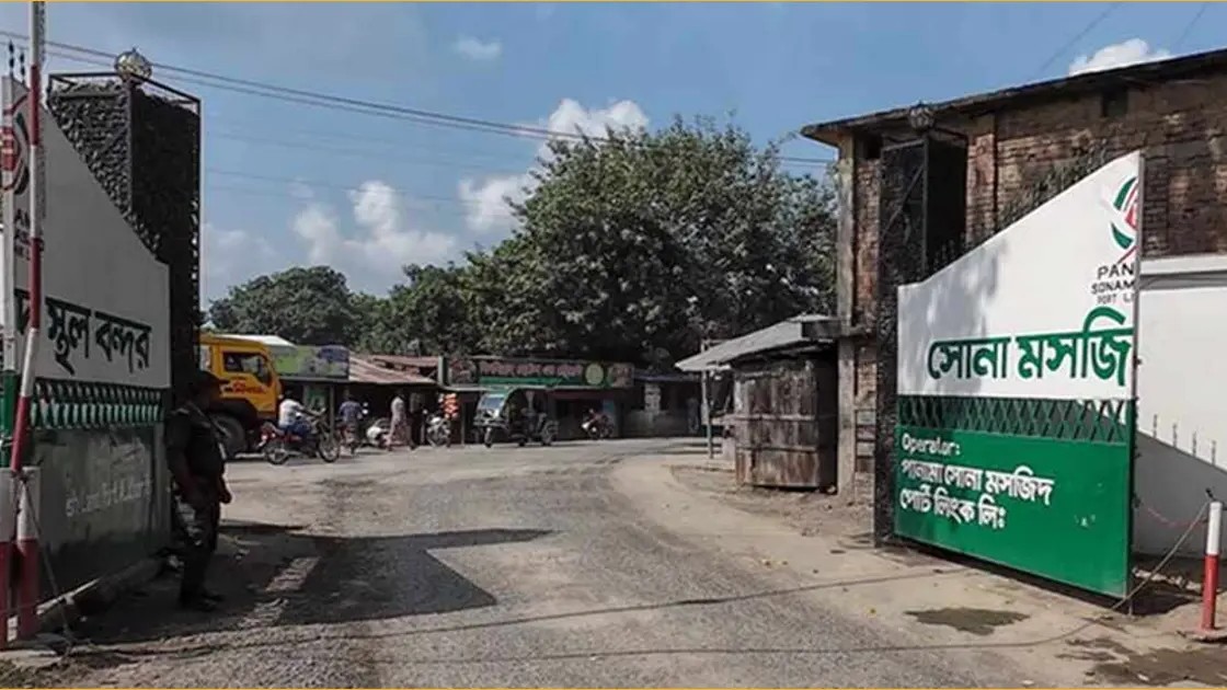 ৯ মাস পর সোনামসজিদ স্থলবন্দর দিয়ে কাঁচা মরিচ আমদানি শুরু