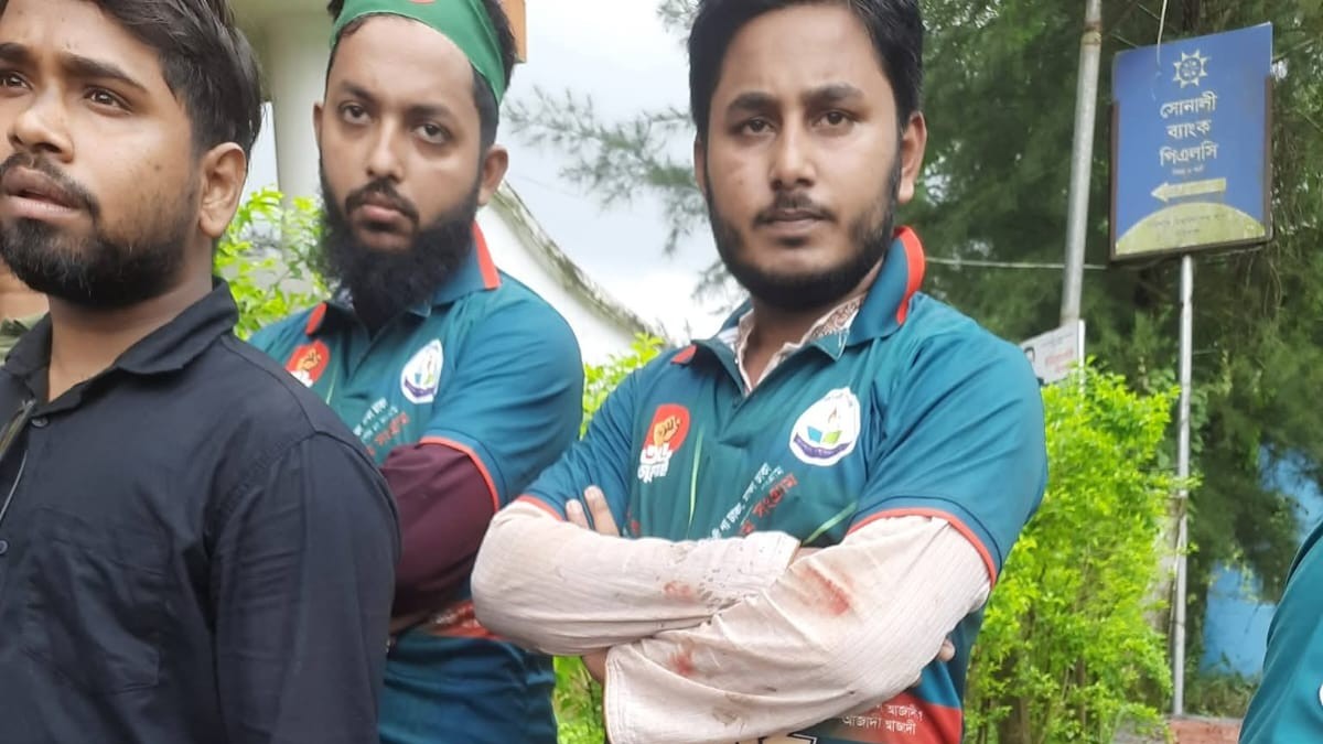 বরিশাল বিশ্ববিদ্যালয়ে মিছিল ঘিরে ছাত্রদল-ছাত্রশিবির সংঘর্ষ