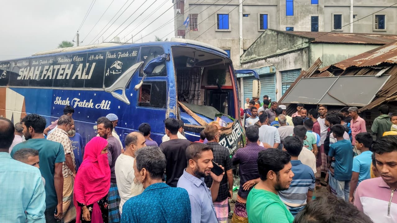 বগুড়ায় বাসচাপায় ৭ দিনমজুর নিহত, আহত ১৫